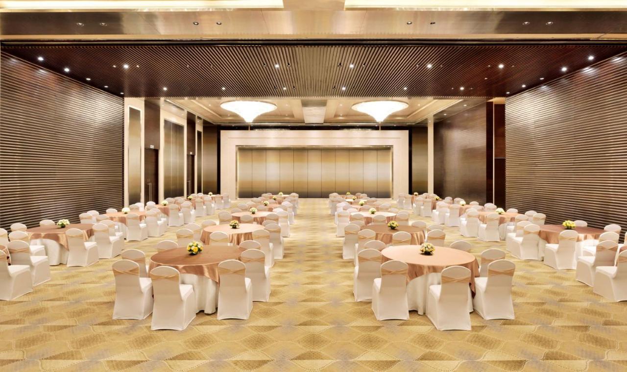 Radisson Blu Kójamputtúr Exteriér fotografie The Grand Ballroom