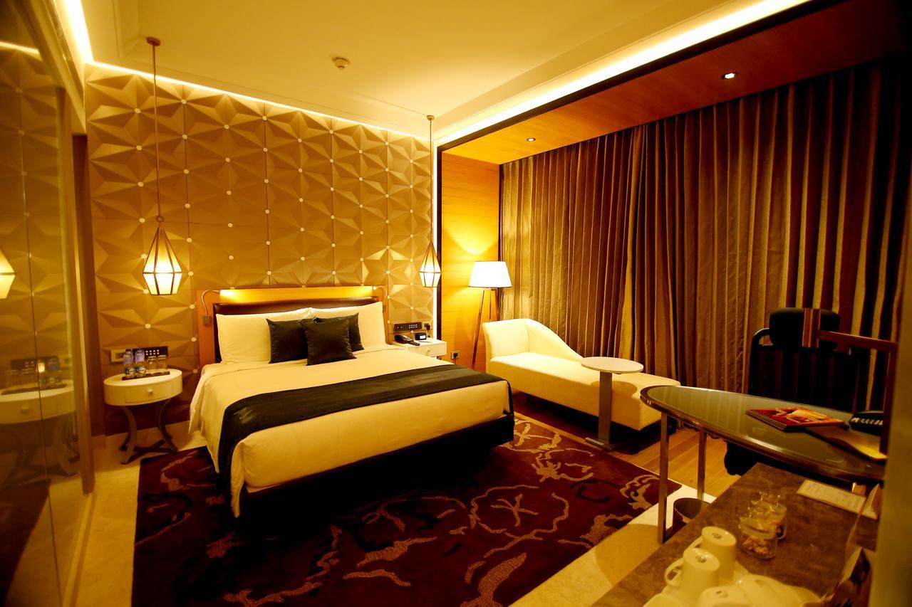 Radisson Blu Kójamputtúr Exteriér fotografie A room at the hotel